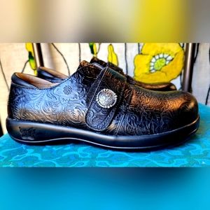Allegrio by PG Lite Clogs